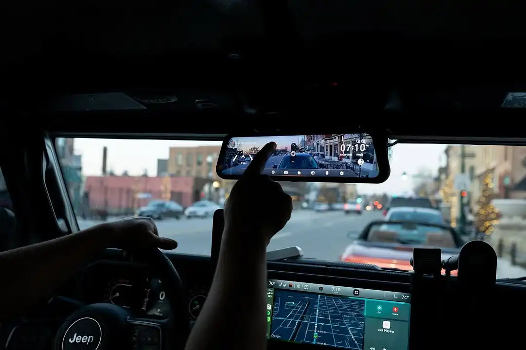 The 12-Inch Mirror Display: Why Screen Size Became a Real Buying Criterion
