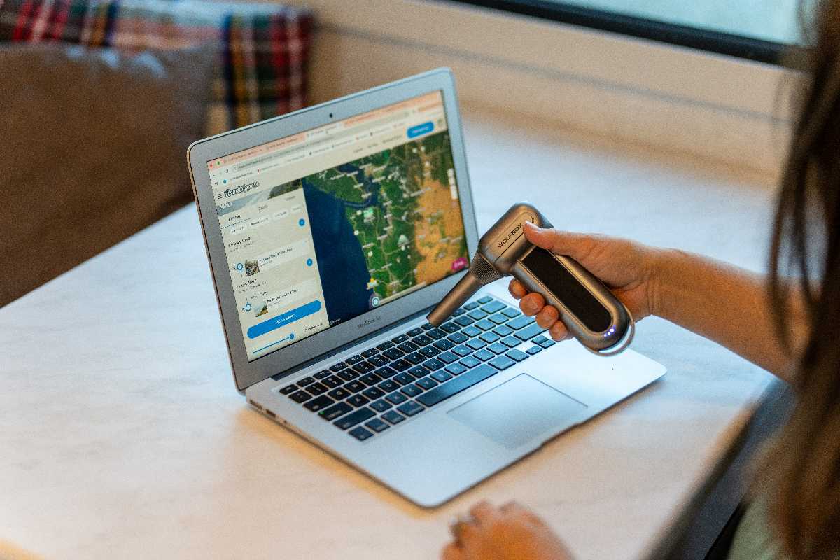 Best Air Duster for Home Office Use: Enjoy a Clean Desk with a Clear Mind