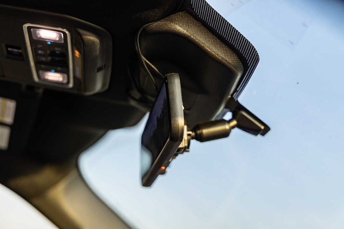 Truckers and Long-Haul Drivers: What a Dash Cam Setup Needs to Survive Daily Highway Miles
